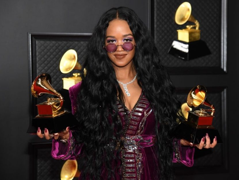 Cantante H.E.R. ai Grammy Awards