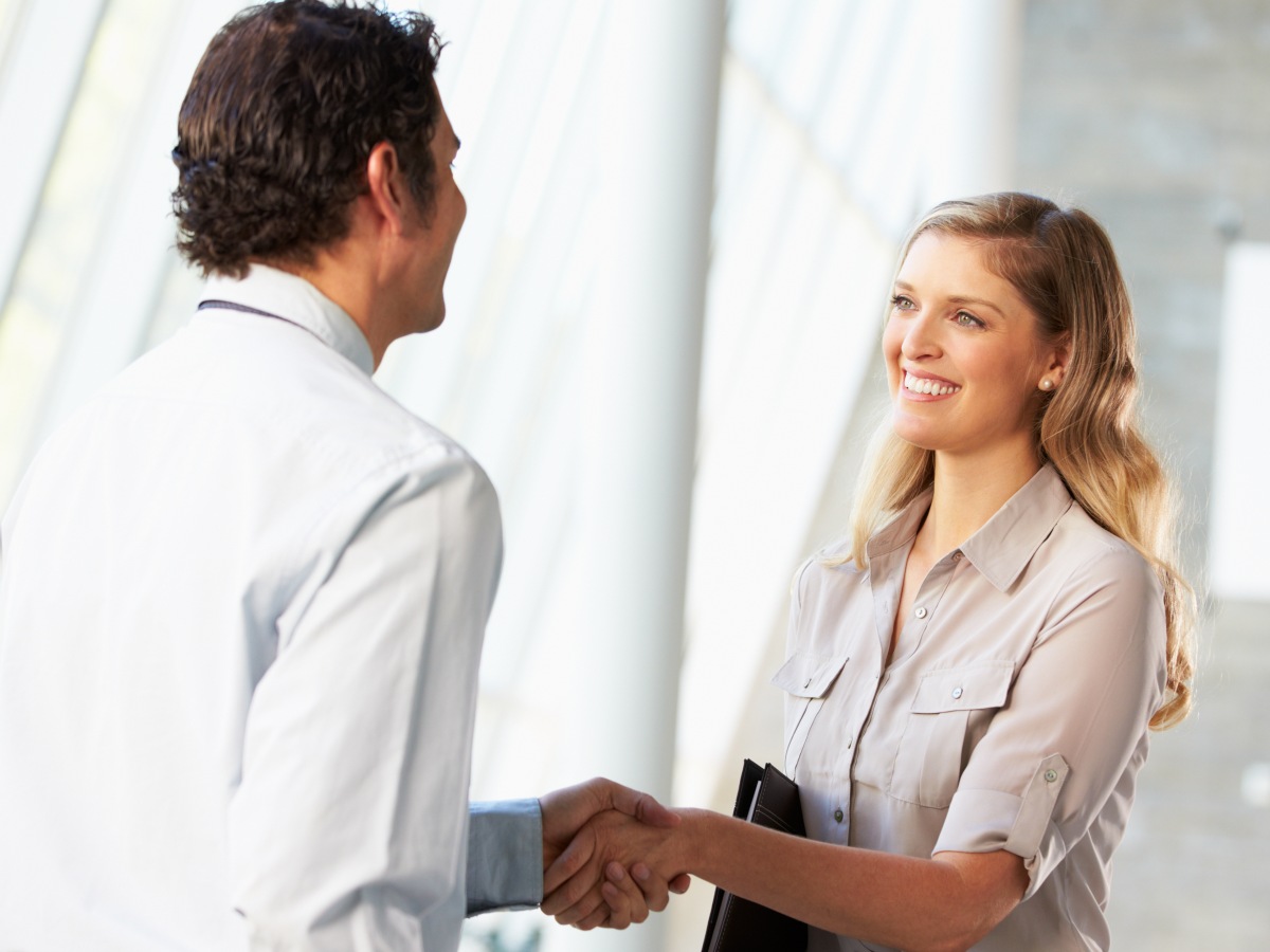 Общение юриста. Деловая встреча. Налаживать почему и. Налаживать почему и. Кирпич в руке.