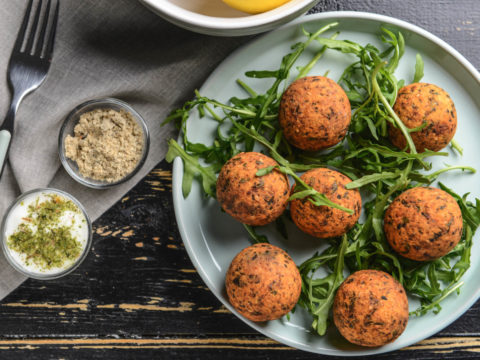 Prepariamo le polpette di legumi