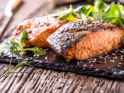 Il salmone in padella perfetto: tutti gli accorgimenti da seguire