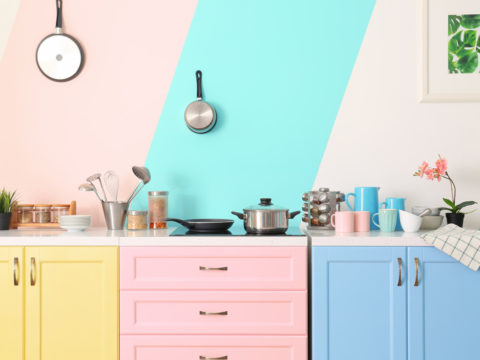 10 semplici consigli per aggiungere un pizzico di colore alla tua cucina
