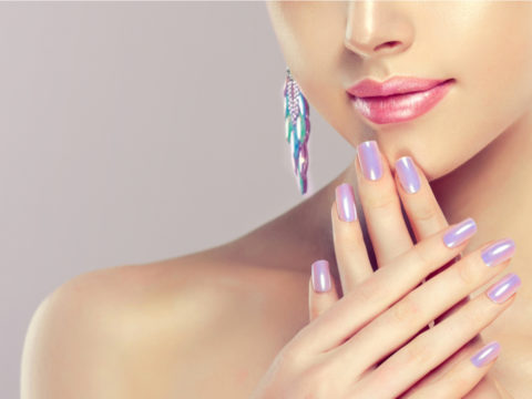 Che cos’è l’Aurora Nails, la tendenza per le unghie che ha conquistato Instagram
