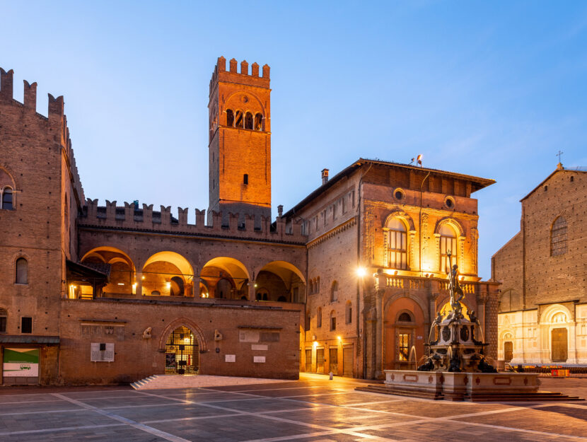 Palazzo Re Enzo, Neptune Fountain, Bologna, Emilia-Romagna