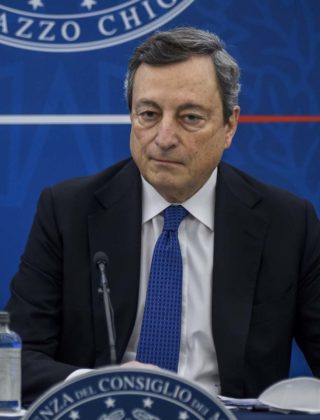 Indovina la cravatta di Draghi: un gioco credibile?