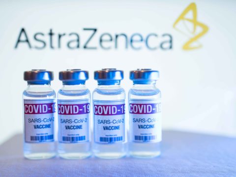 AstraZeneca agli over 60: cosa cambia