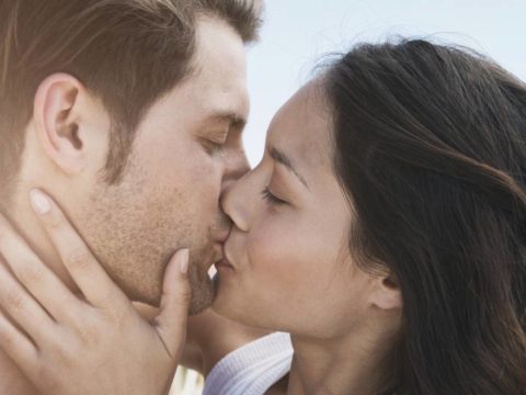 Baciare fa bene: ecco perché