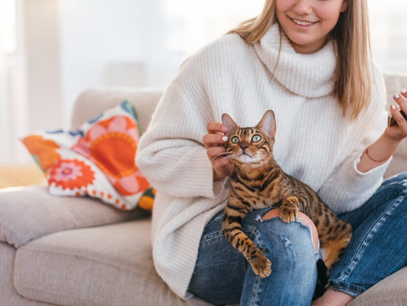 10 modi in cui il tuo gatto ti fa capire che ti ama davvero