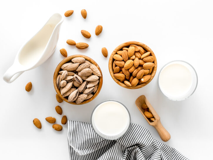 Latte di mandorla fatto in casa