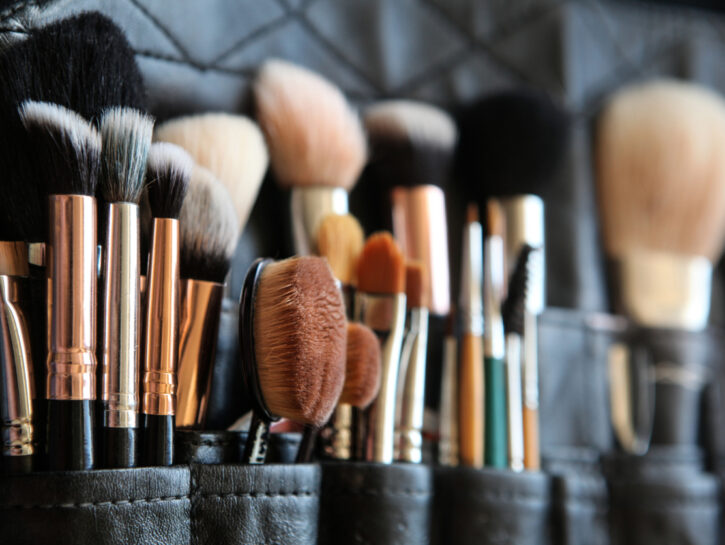 Make up: come utilizzare il pennello a ventaglio