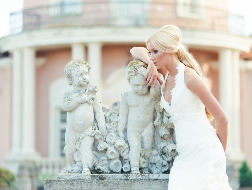 sposa che pensa, matrimonio rimandato