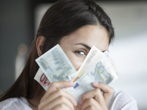 Infedeltà finanziaria: mentire sui soldi minaccia la coppia