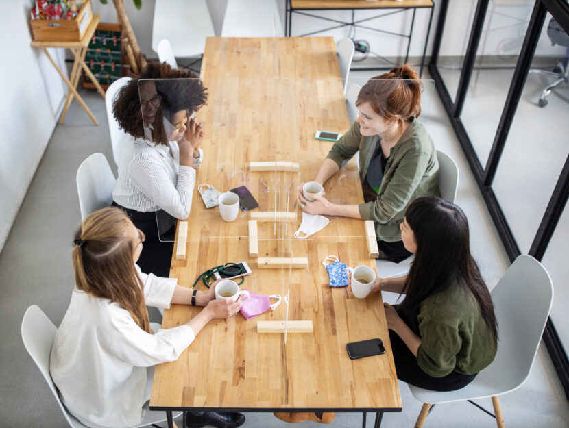 Donne ufficio riunione