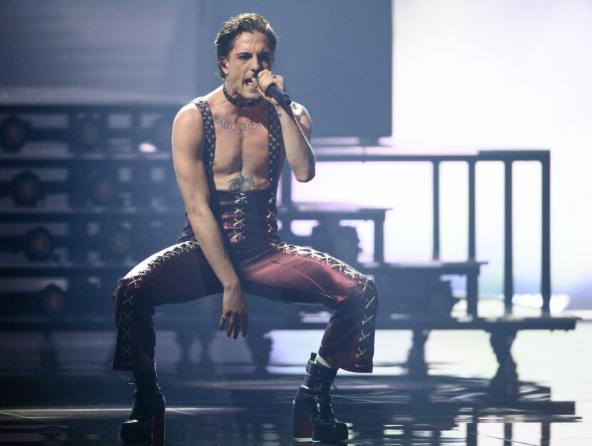 Damiano dei Måneskin sul palco dell'Eurovision Song Contest