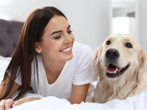 Perché avere un animale domestico può aiutarti a sentirti più felice e completa