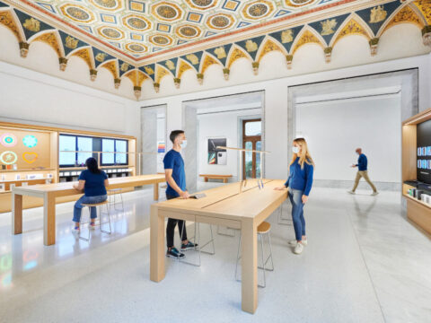 Apple taglia il nastro nel cuore di Roma. Sede: un palazzo dell'800