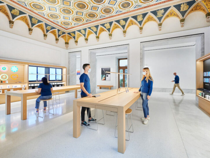 Apple taglia il nastro nel cuore di Roma. Sede: un palazzo dell'800