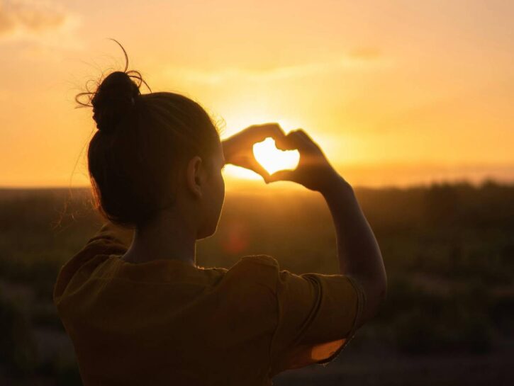 Frasi Belle da dedicare o inviare a chi ami: citazioni e aforismi per ogni occasione