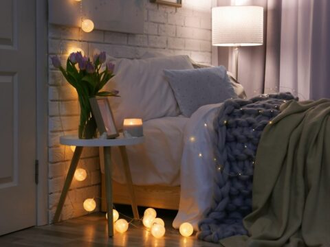 Illuminazione in camera da letto, trucchi e consigli per un ambiente riposante