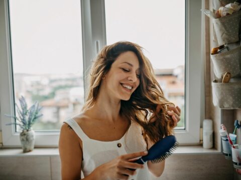 Come scegliere la spazzola giusta per il tuo tipo di capelli