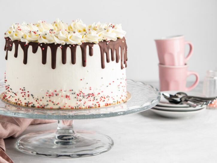 Buonissima e scenografica: prepariamo la drip cake