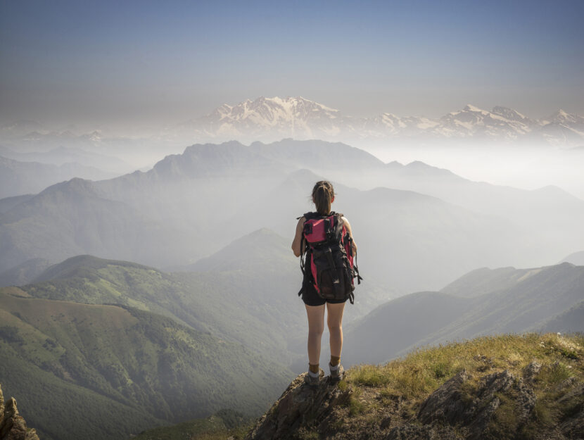 Trekking ragazza montagna