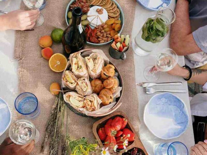 Aperitivo fatto in casa: le ricette furbe che salvano la serata