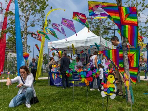 Le famiglie arcobaleno alla Cascina Merlata di Milano