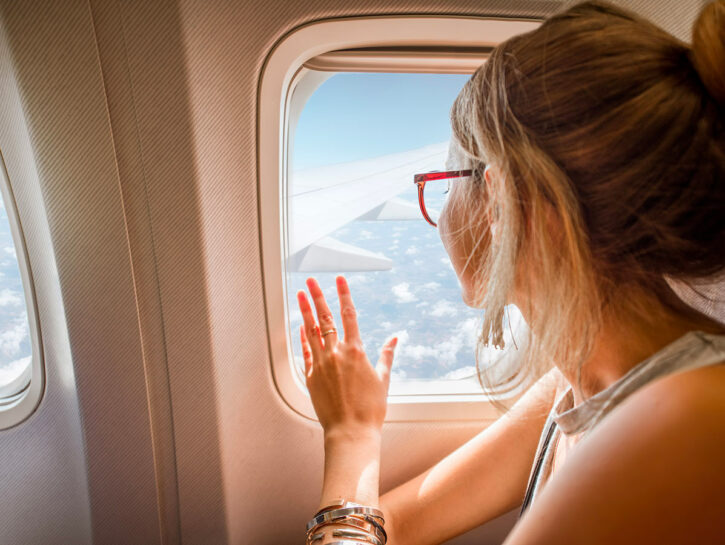 Galateo e buone maniere in aereo: le cose da fare e quelle da non fare