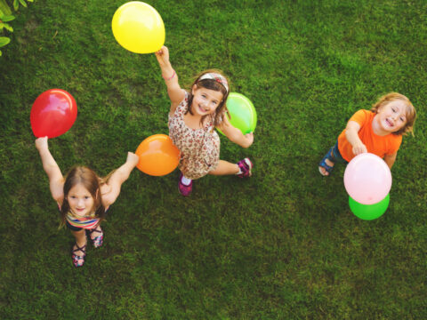 Estate da vivere: i giochi estivi per bambini da usare all’aperto