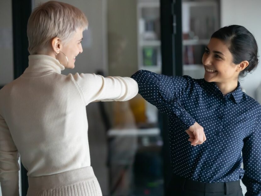 infondere coraggio al team, ragazze che lavorano in squadra