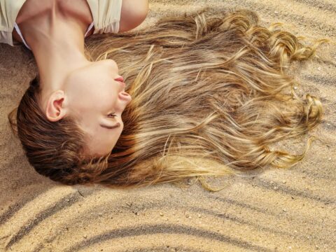 10 consigli per ravvivare i tuoi capelli dopo una lunga esposizione al sole