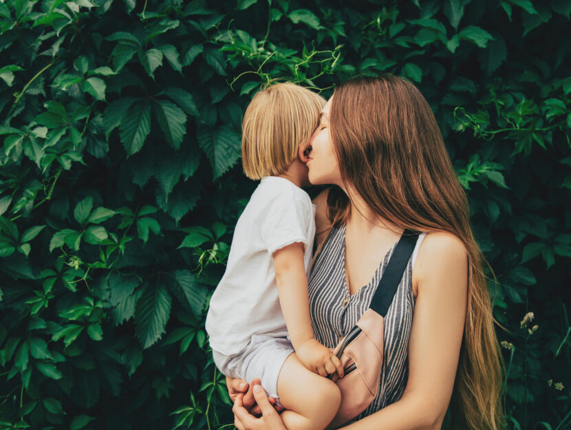 Mamma bacio figlio