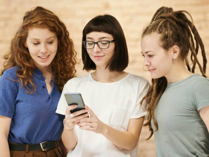 5 app che ti aiuteranno a fare nuove amicizie (anche in posti lontani)