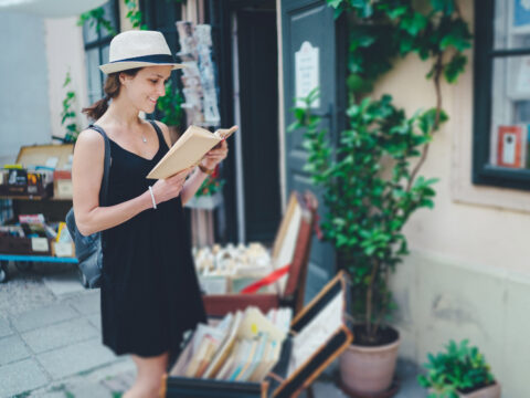 Un bel libro da mettere in valigia? Qui lo trovi