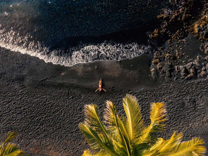 6 spiagge vulcaniche che ti faranno immergere nella natura più selvaggia