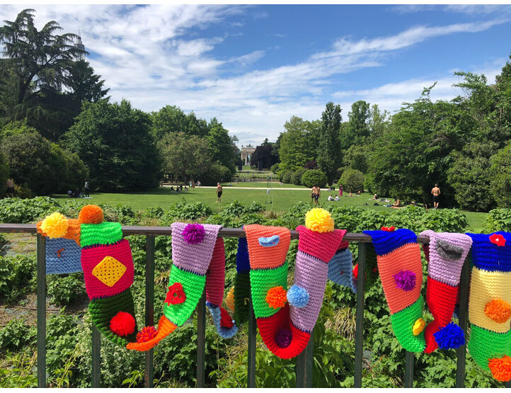 Yarn Bombing, la street art che è anche solidale Donna Moderna