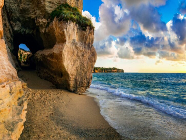 10 incantevoli grotte sul mare in Italia che devi assolutamente scoprire quest'estate