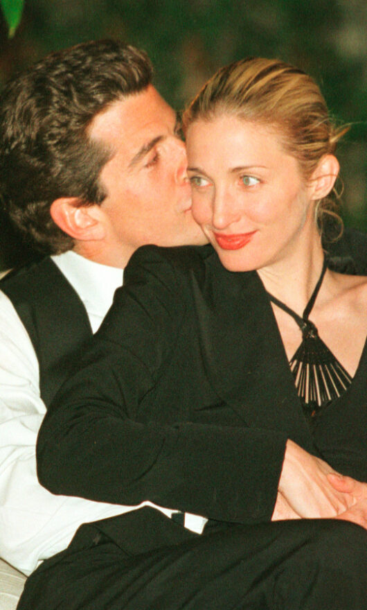 Carolyn Bessette, tre curiosità che non conoscete sulla fashion icon del minimalismo