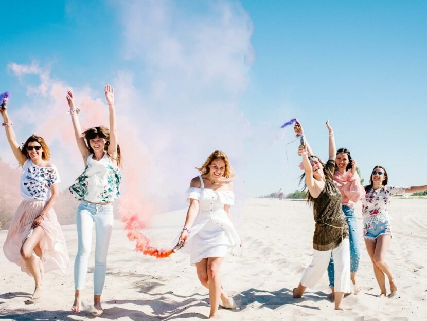 Ragazze che partecipano all'addio al nubilato