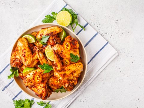 Alette di pollo alla paprica in padella