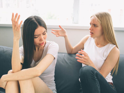 5 cose che puoi fare se una delle tue amiche ti sta evitando