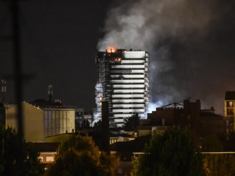 Incendio a Milano: c'entra il cappotto termico?