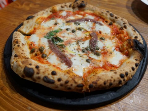 Pizza Napoli fatta in casa: ecco come si fa