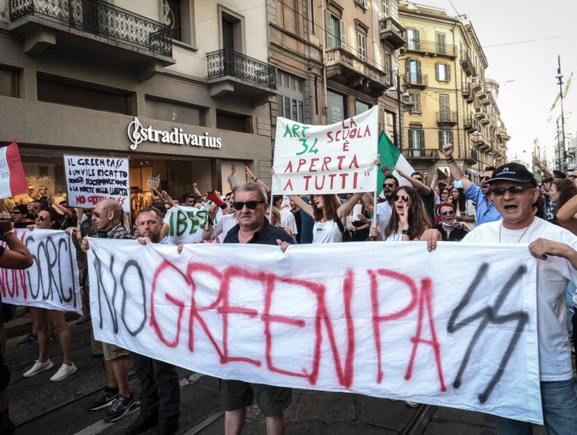 Green Pass manifestazione contrari