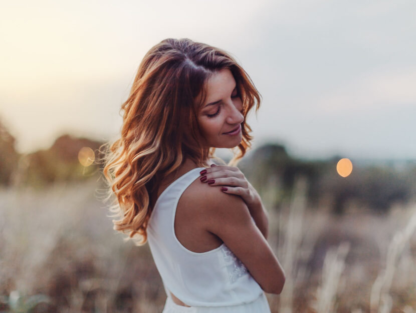 Ragazza nel prato