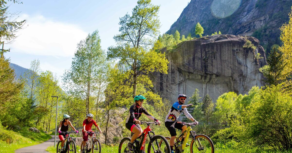 In Valtellina con la bici elettrica - Donna Moderna