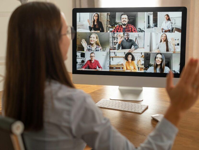 relazioni sul lavoro, ragazza in videoconferenza