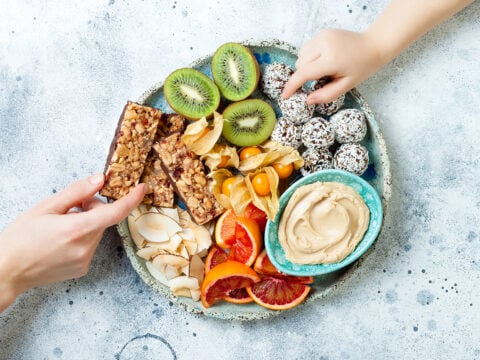 Snack vegani fatti in casa: le idee super gustose e leggere