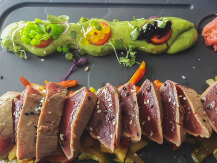 Tagliata di tonno con avocado