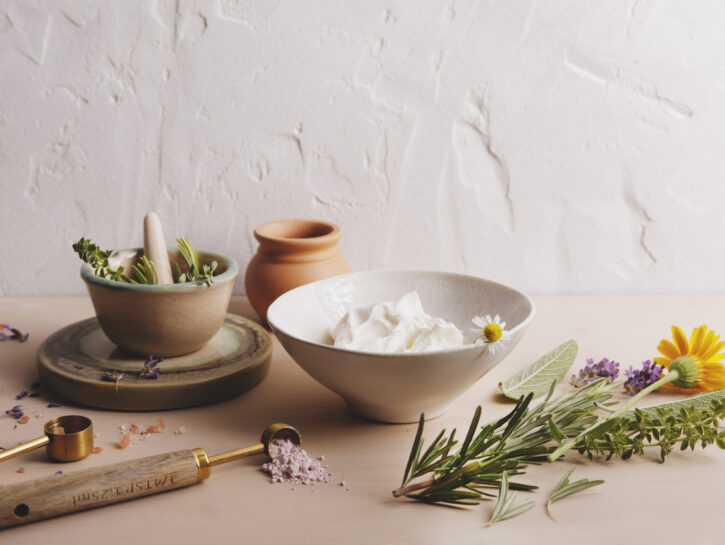 Più belle con lo yogurt: maschere, scrub e rimedi fai da te